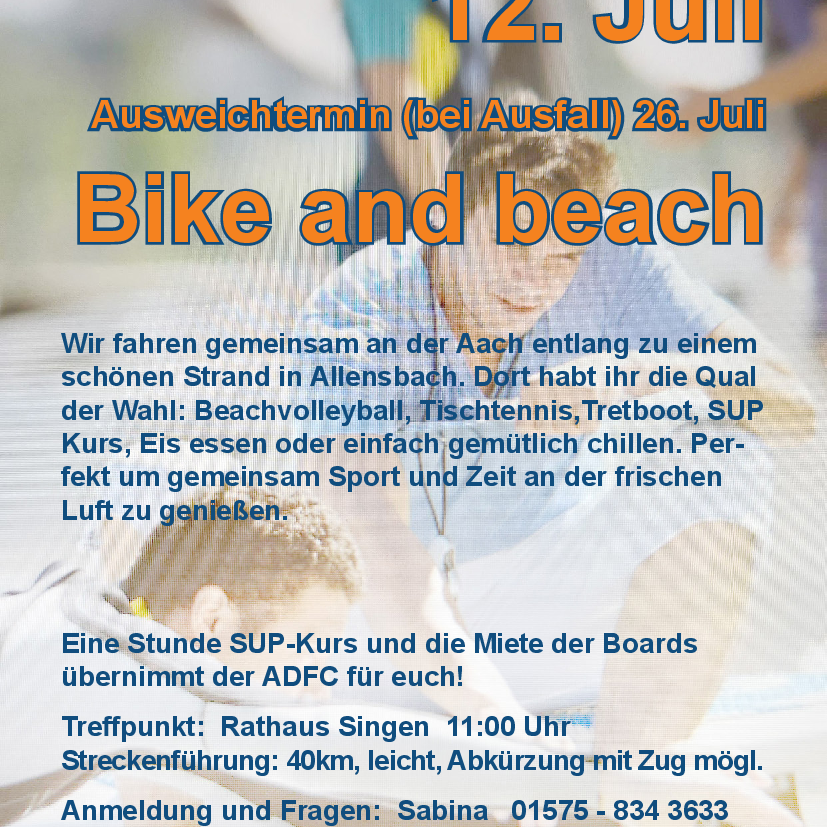 Hochformat Text über Foto; Foto: 3 Personen, teilweise unscharf (Adobe Stock)
