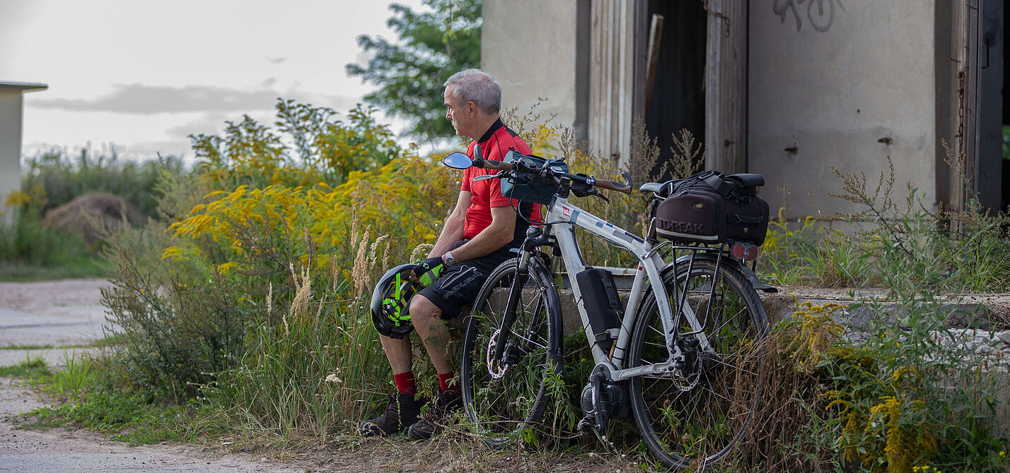 E-Bike-Fahrer auf dem Land E-Bike-Fahrer auf dem Land